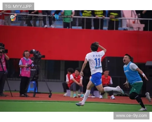 激情四溢的周六足球盛宴各大球队强强对决赛场激战正酣